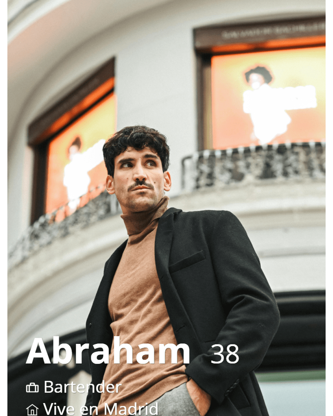 Hombre posando con estilo en Madrid Fotografo para Tinder en Madrid